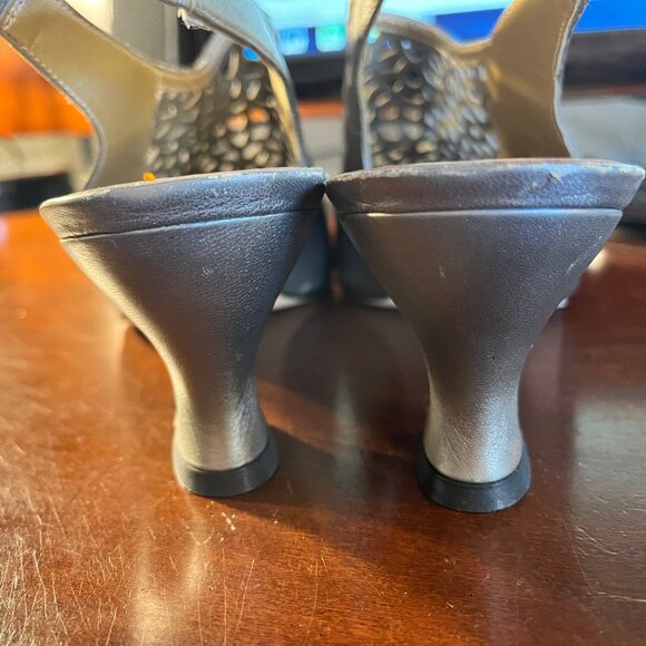 Vintage Evan-Picone Size 8 Leather Heels - Picture 6 of 14